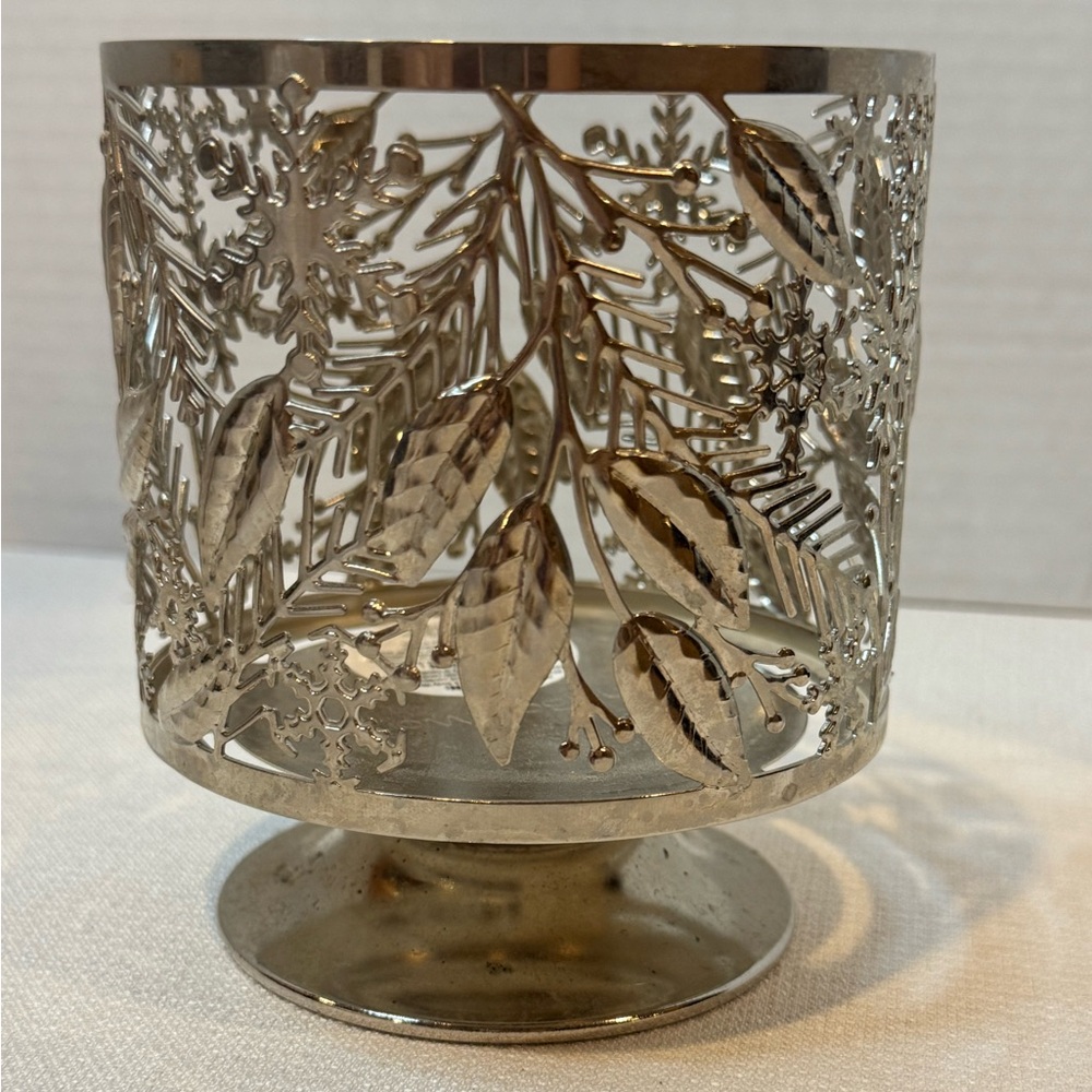 Bath & Body Works BBW Silver Chrome Snowflake Leaf Pedestal 3 Wick Candle Holder